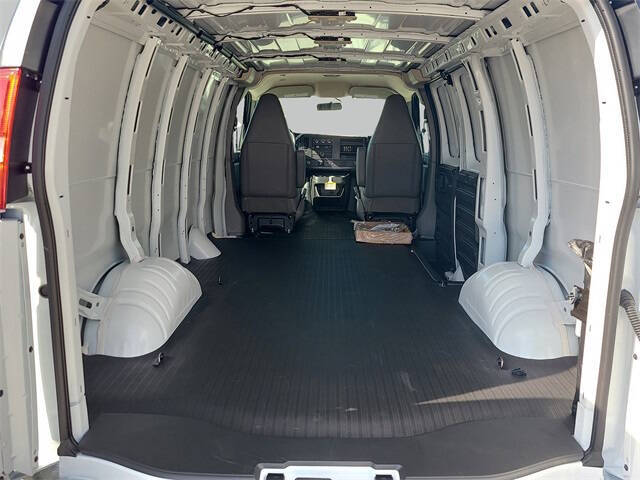 2025 Chevrolet Express 2500