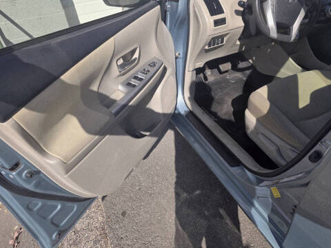 2014 Toyota Prius v Two