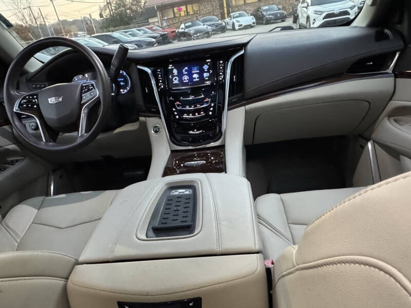 2017 Cadillac Escalade Luxury