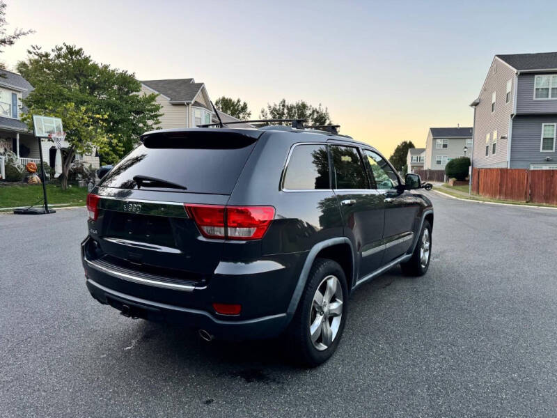 2011 Jeep Grand Cherokee Overland photo 3