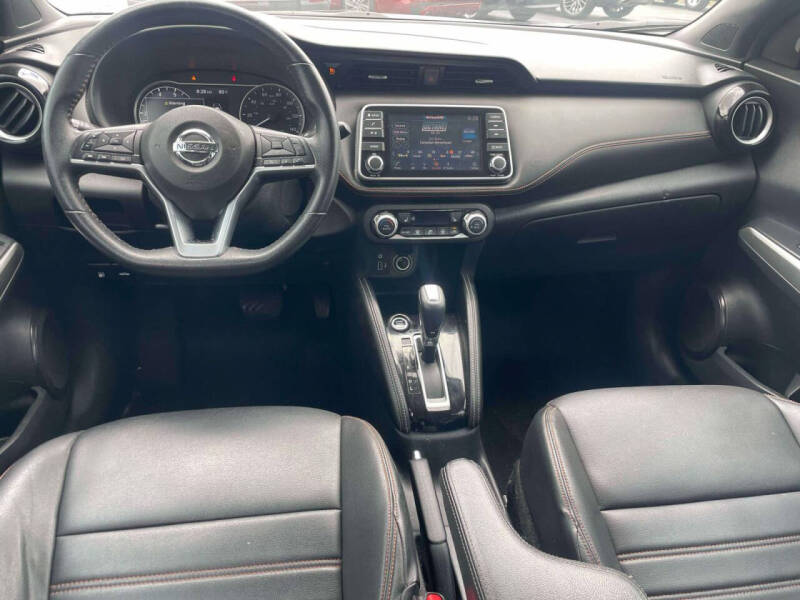 2020 Nissan Kicks SR