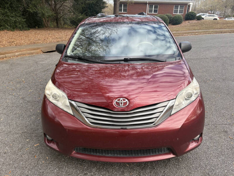 2014 Toyota Sienna XLE 7-Passenger Auto Access Seat