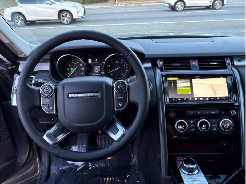 2017 Land Rover Discovery First Edition