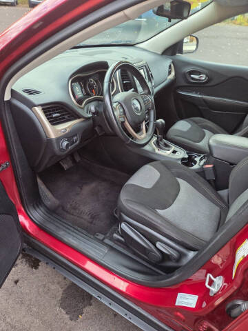 2016 Jeep Cherokee Sport