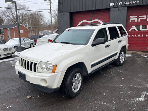 2005 Jeep Grand Cherokee for sale at Apple Auto Sales Inc in Camillus NY