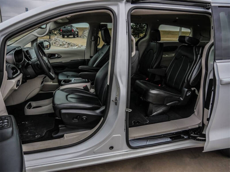 2024 Chrysler Pacifica Touring L