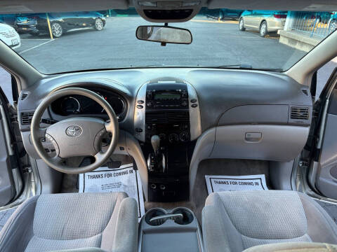 2008 Toyota Sienna LE 8-Passenger