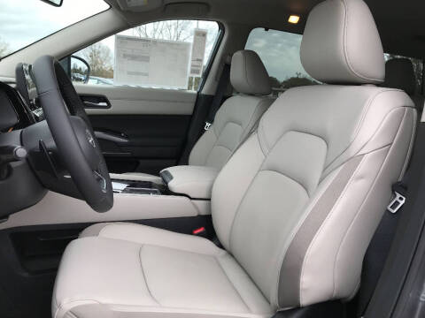 2025 Nissan Pathfinder SL