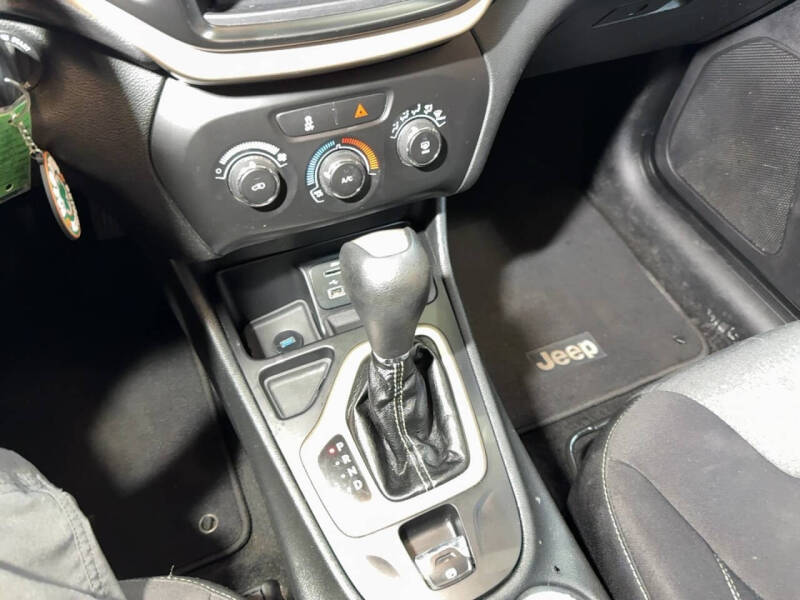 2015 Jeep Cherokee Sport