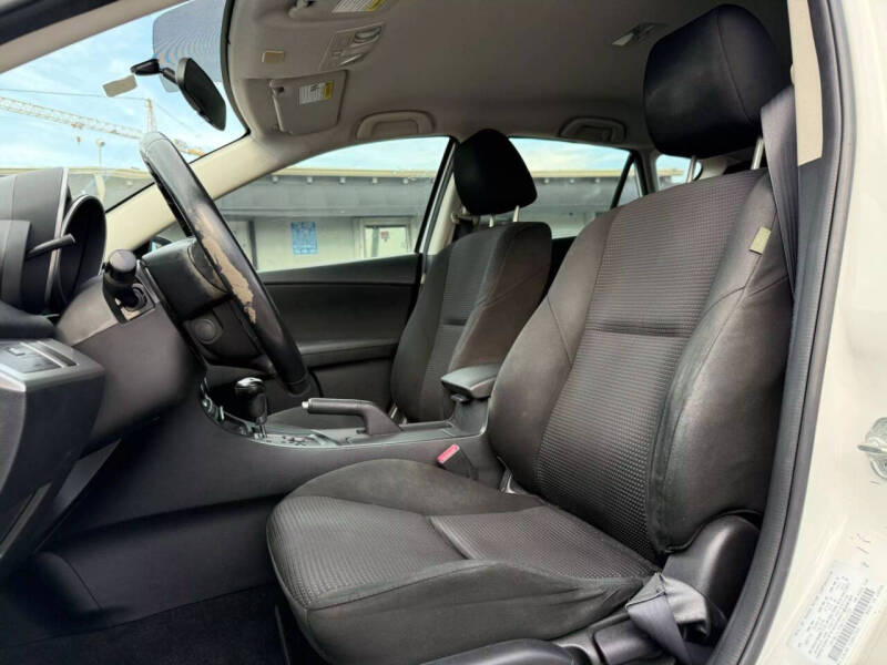 2013 Mazda MAZDA3 i Touring