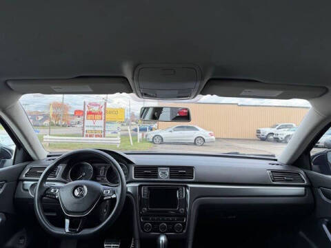 2017 Volkswagen Passat 1.8T R-Line