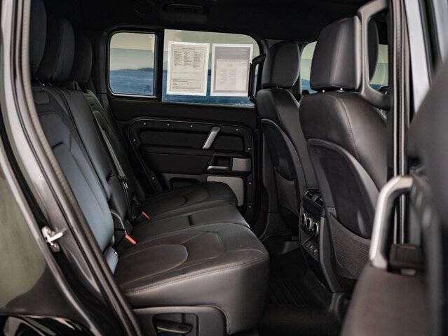 2024 Land Rover Defender 130 P400 Outbound