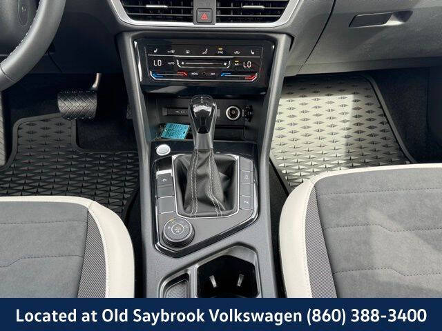 2025 Volkswagen Taos SE 4Motion