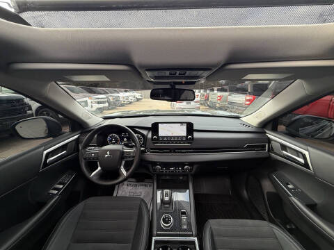 2024 Mitsubishi Outlander SE