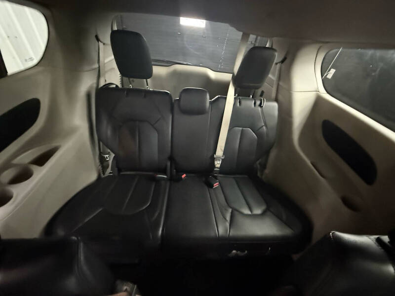 2017 Chrysler Pacifica Touring-L