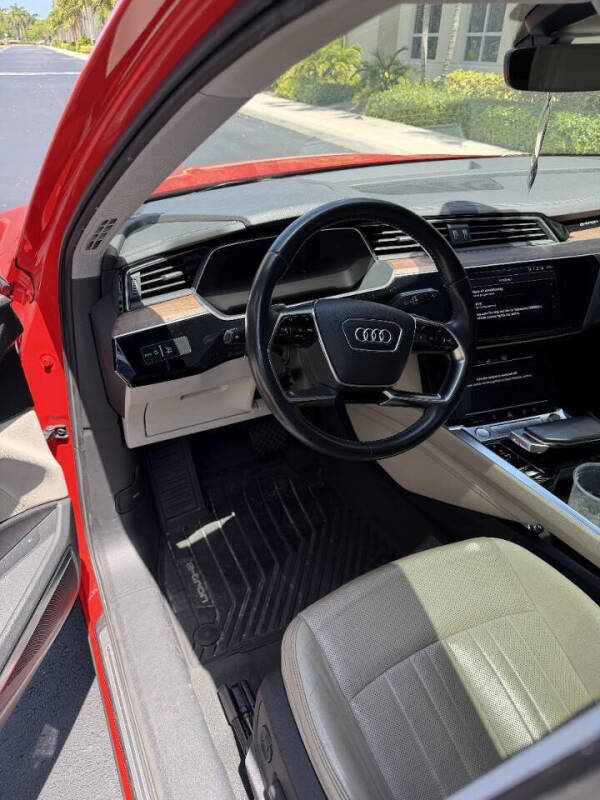 2019 Audi e-tron quattro Premium Plus