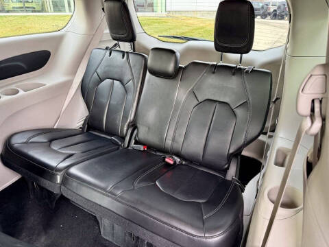 2024 Chrysler Pacifica Plug-In Hybrid Select