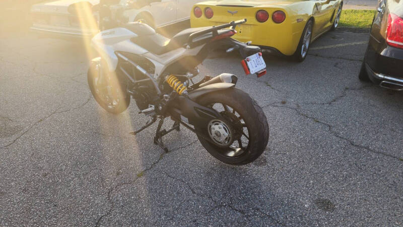 2013 Ducati HYPERMOTARD 821