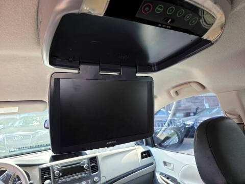 2011 Toyota Sienna
