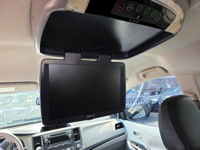 2011 Toyota Sienna