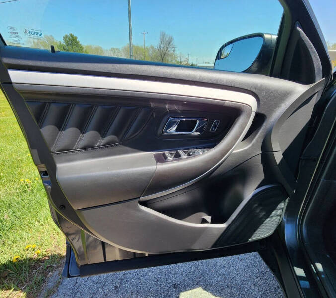 2017 Ford Taurus SEL