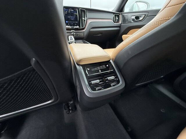 2022 Volvo XC60 B5 Inscription