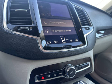 2017 Volvo XC90 T6 Momentum