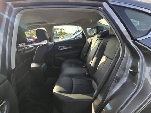 2015 Infiniti Q70 3.7