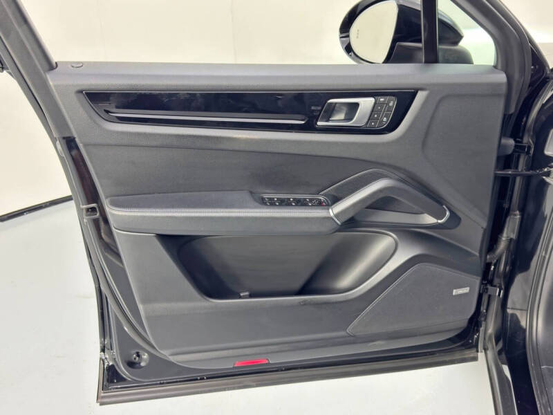 2022 Porsche Cayenne Coupe Platinum Edition