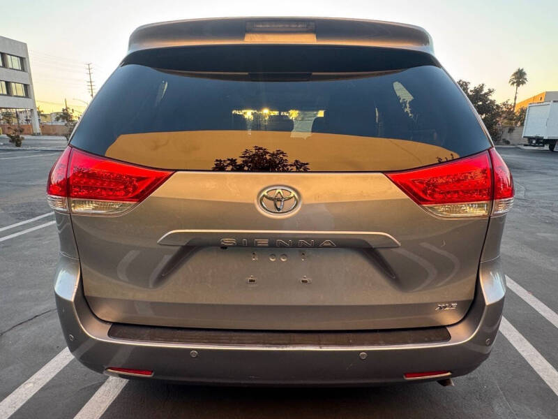 2013 Toyota Sienna XLE 7-Passenger Auto Access Seat