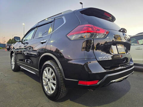 2018 Nissan Rogue SV