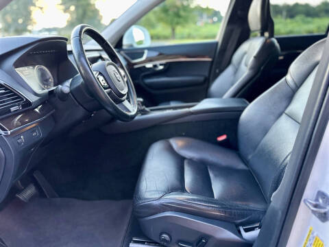 2016 Volvo XC90 T6 Momentum