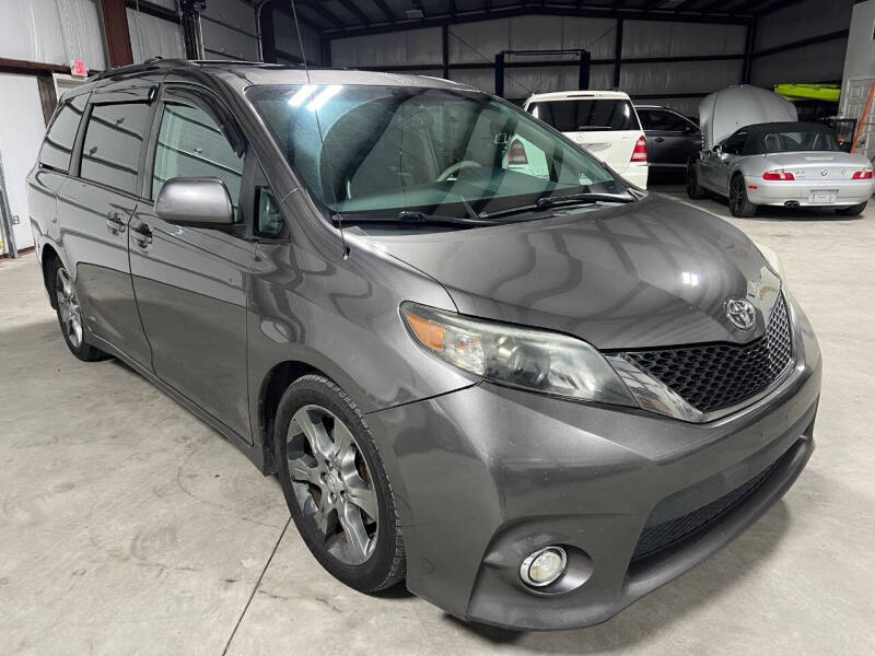 2012 Toyota Sienna SE 8-Passenger