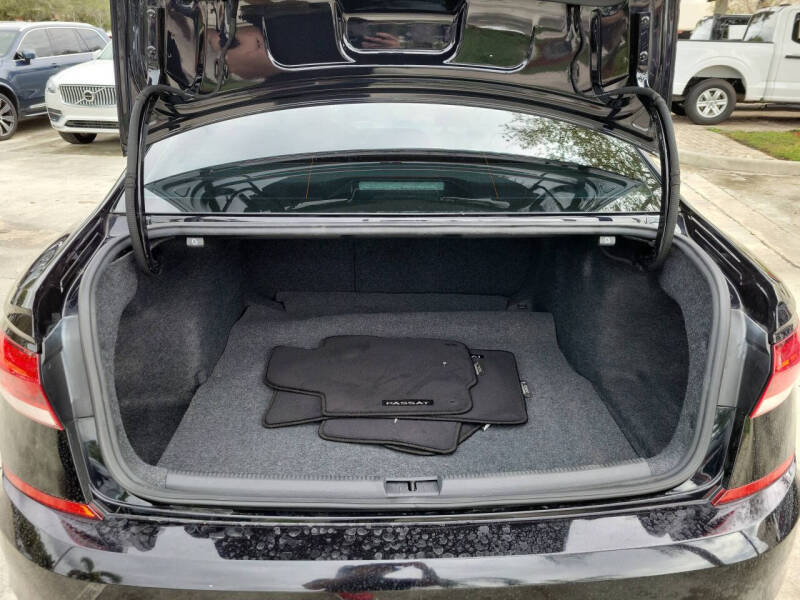 2022 Volkswagen Passat R-Line