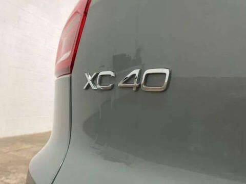 2025 Volvo XC40 B5 Plus Bright Theme