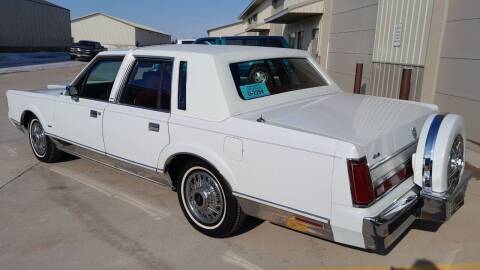 1989 Lincoln Town Car for sale at Pederson's Classics in Sioux Falls SD