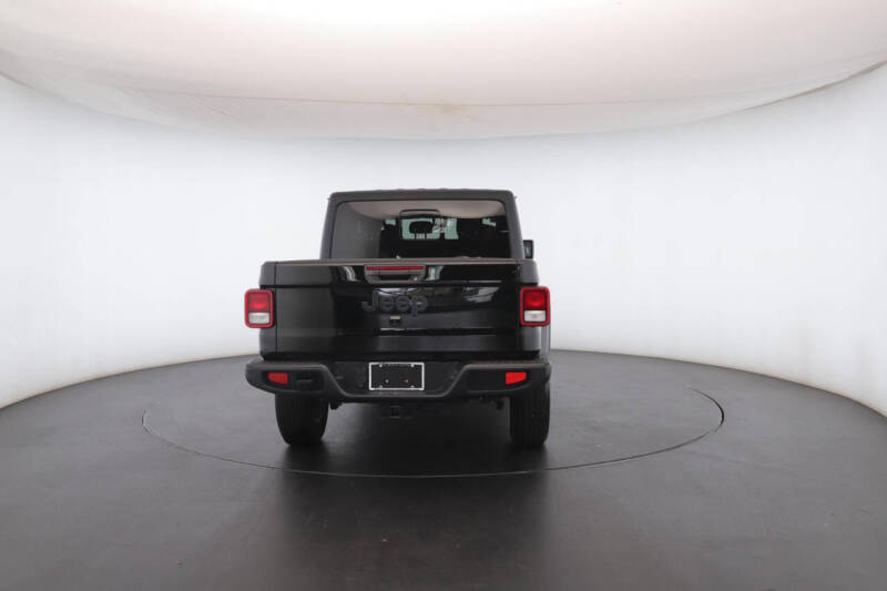 2022 Jeep Gladiator Sport