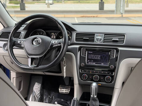 2017 Volkswagen Passat 1.8T R-Line