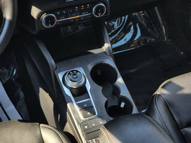 2022 Ford Escape Titanium