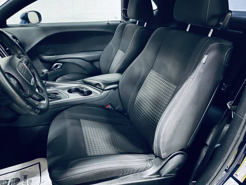2015 Dodge Challenger SXT