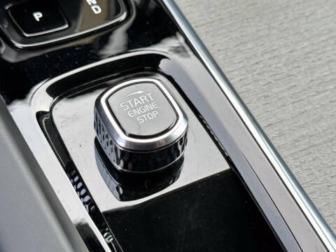 2025 Volvo XC60 B5 Plus Dark Theme