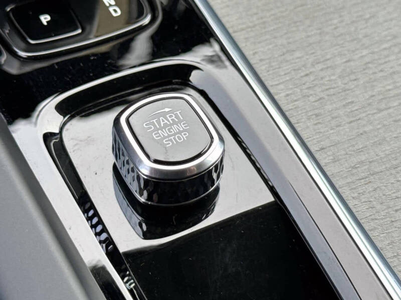 2025 Volvo XC60 B5 Plus Dark Theme