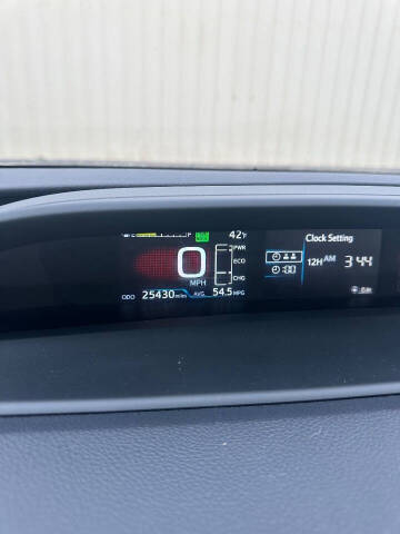 2022 Toyota Prius LE