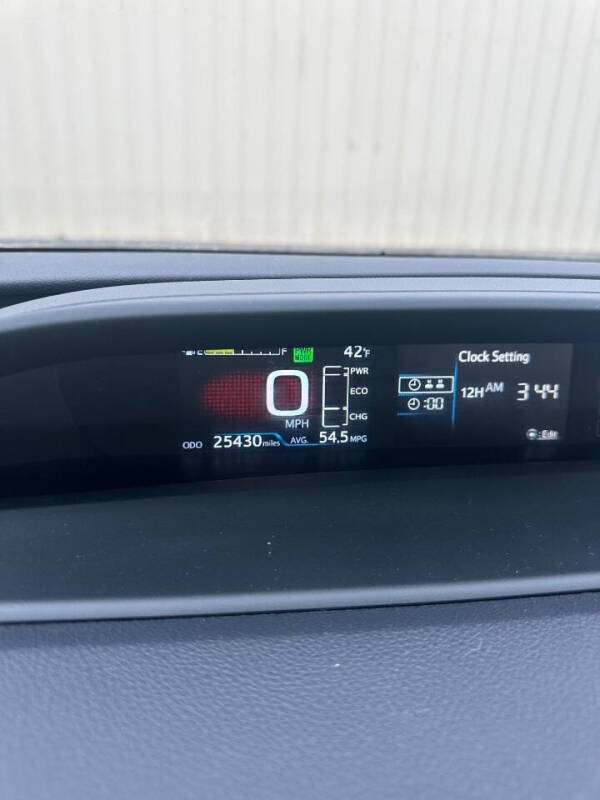 2022 Toyota Prius LE