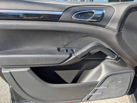 2017 Porsche Cayenne Platinum Edition