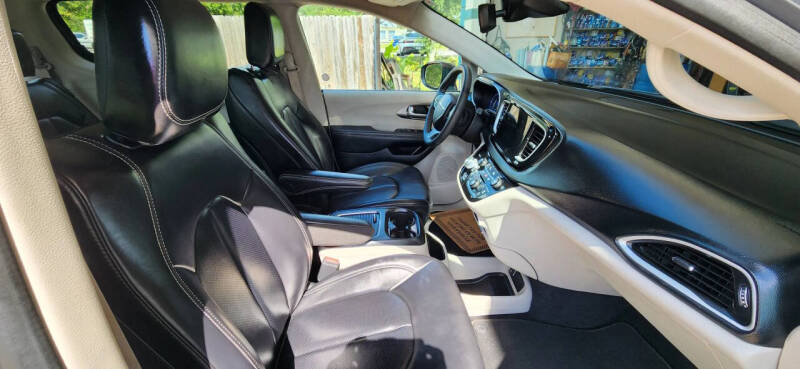 2023 Chrysler Pacifica Touring L