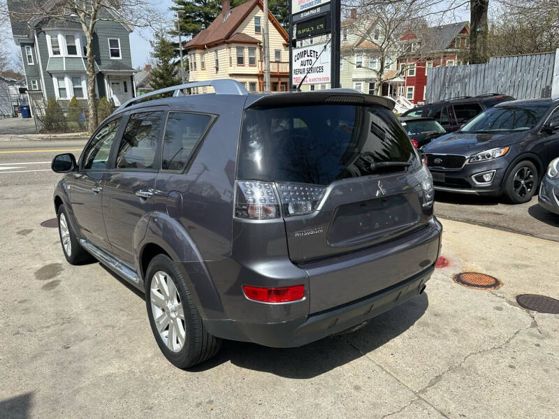 2009 Mitsubishi Outlander SE photo 6