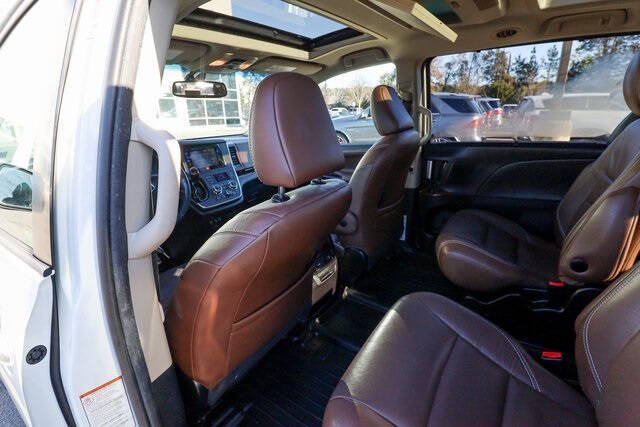 2017 Toyota Sienna Limited Premium 7-Passenger