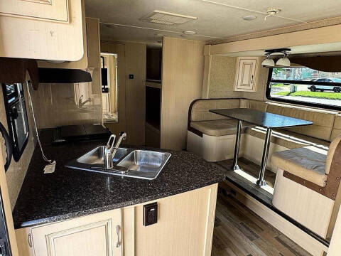 2016 Winnebago Minnie
