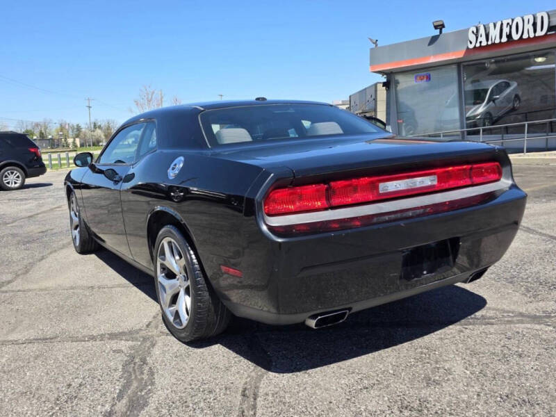 2011 Dodge Challenger SE
